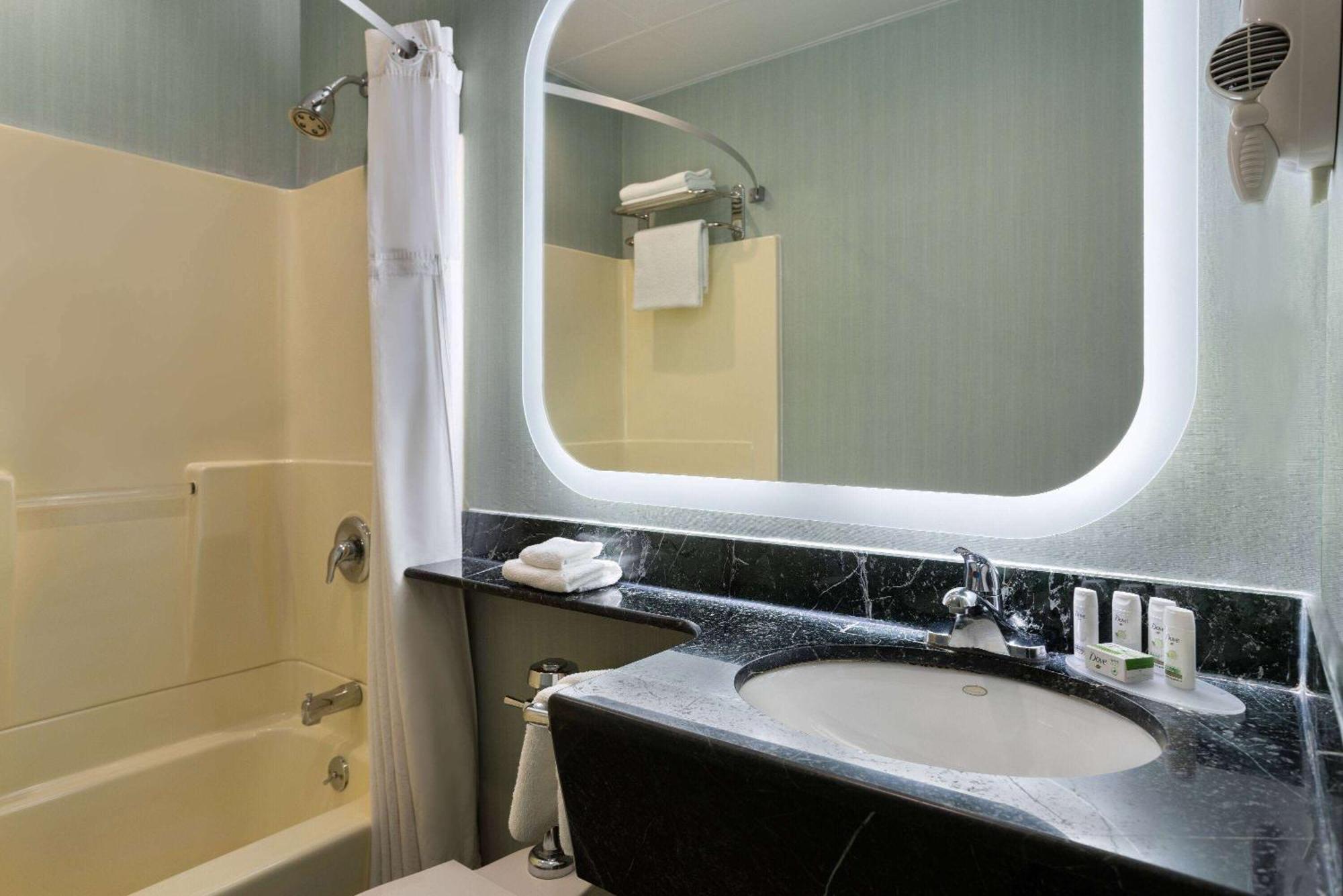 Ramada By Wyndham Bronx Nueva York